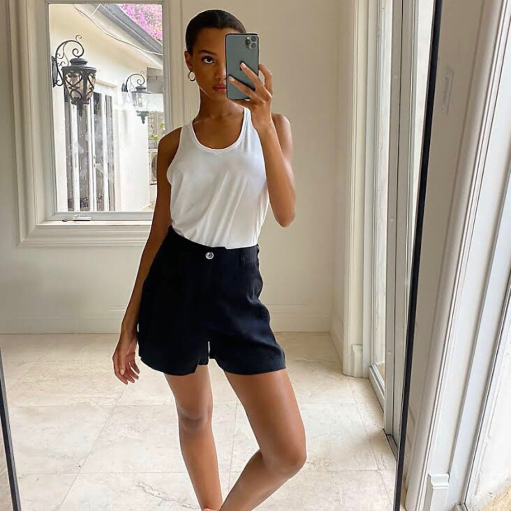 Aritzia The Group Babaton Calipso Shorts (NWT)